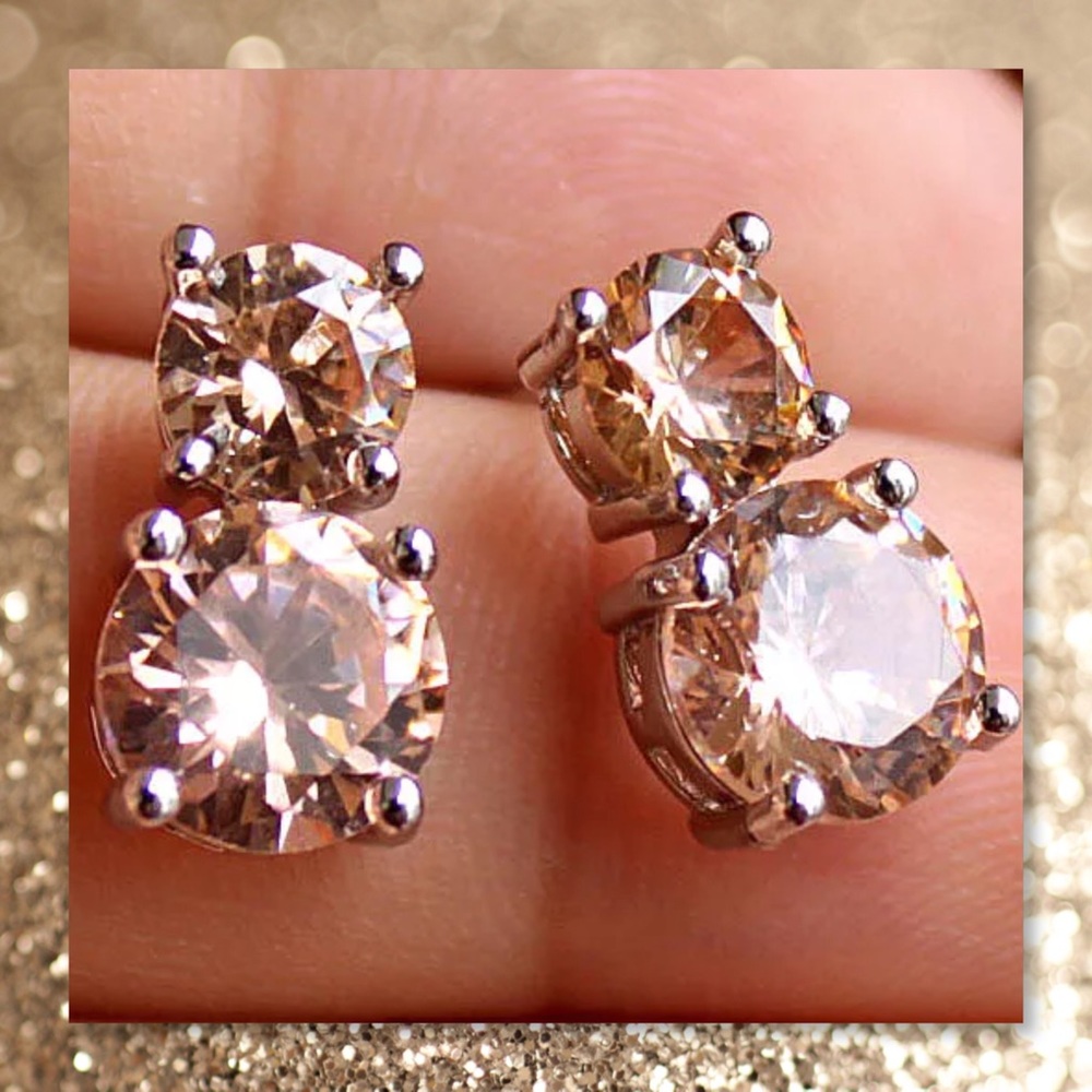 JUST IN🆕18k Champagne Topaz “8” Stud Earrings